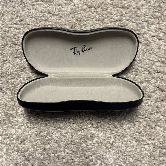 Authentic Ray-Ban Black Leather Hard shell Case - to protect glasses - Picture 4 of 7